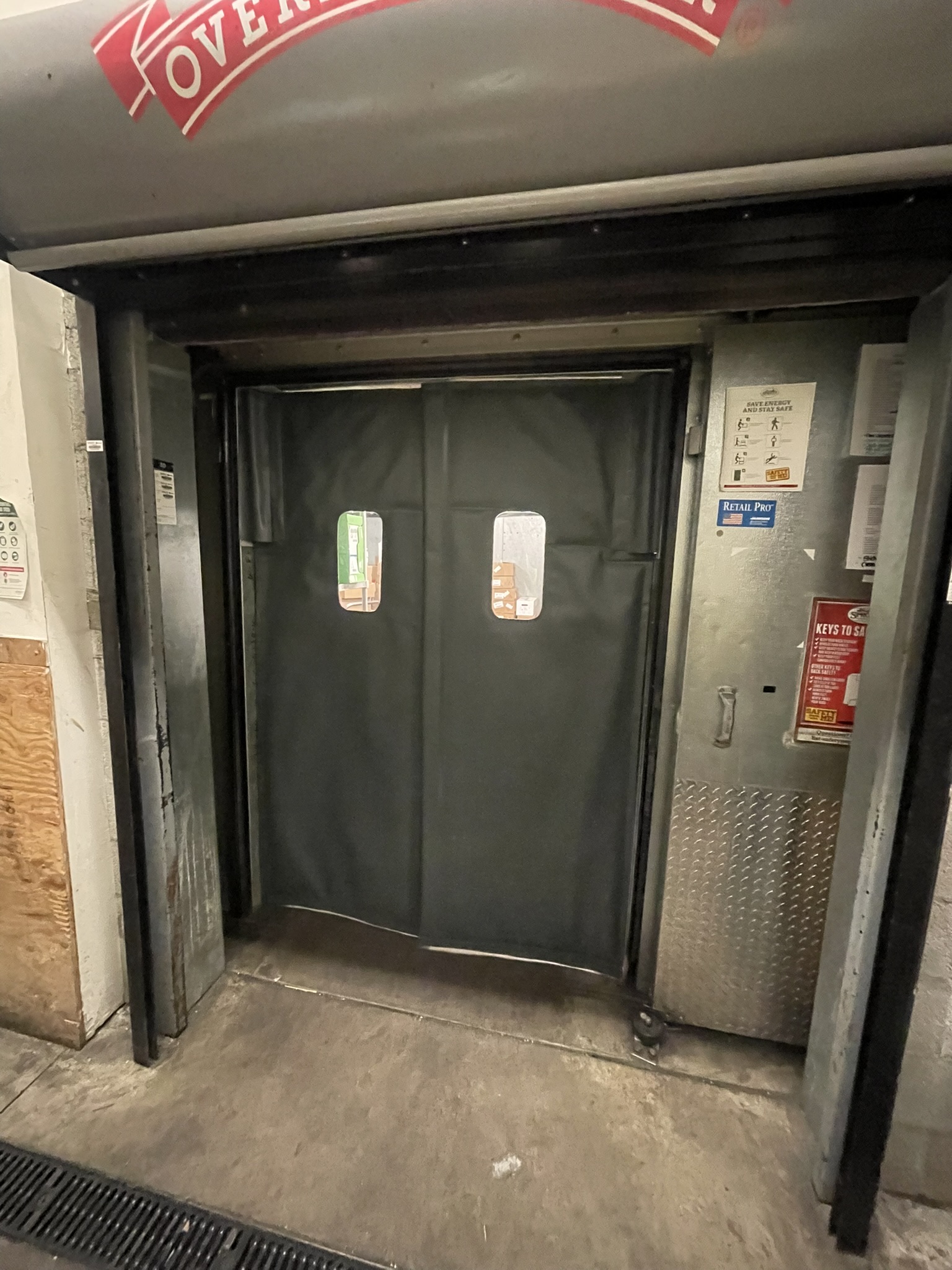 Puerta Kenfield K750 en cámara fría